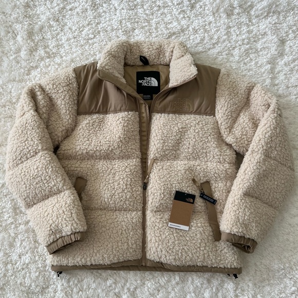 the north face nuptse sherpa jacket in beige neutral